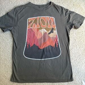 Zion National Park Graphic Retro T-Shirt Olive Green Size Medium